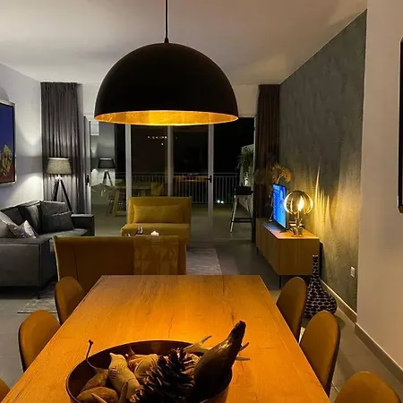 Apartamento 223 *